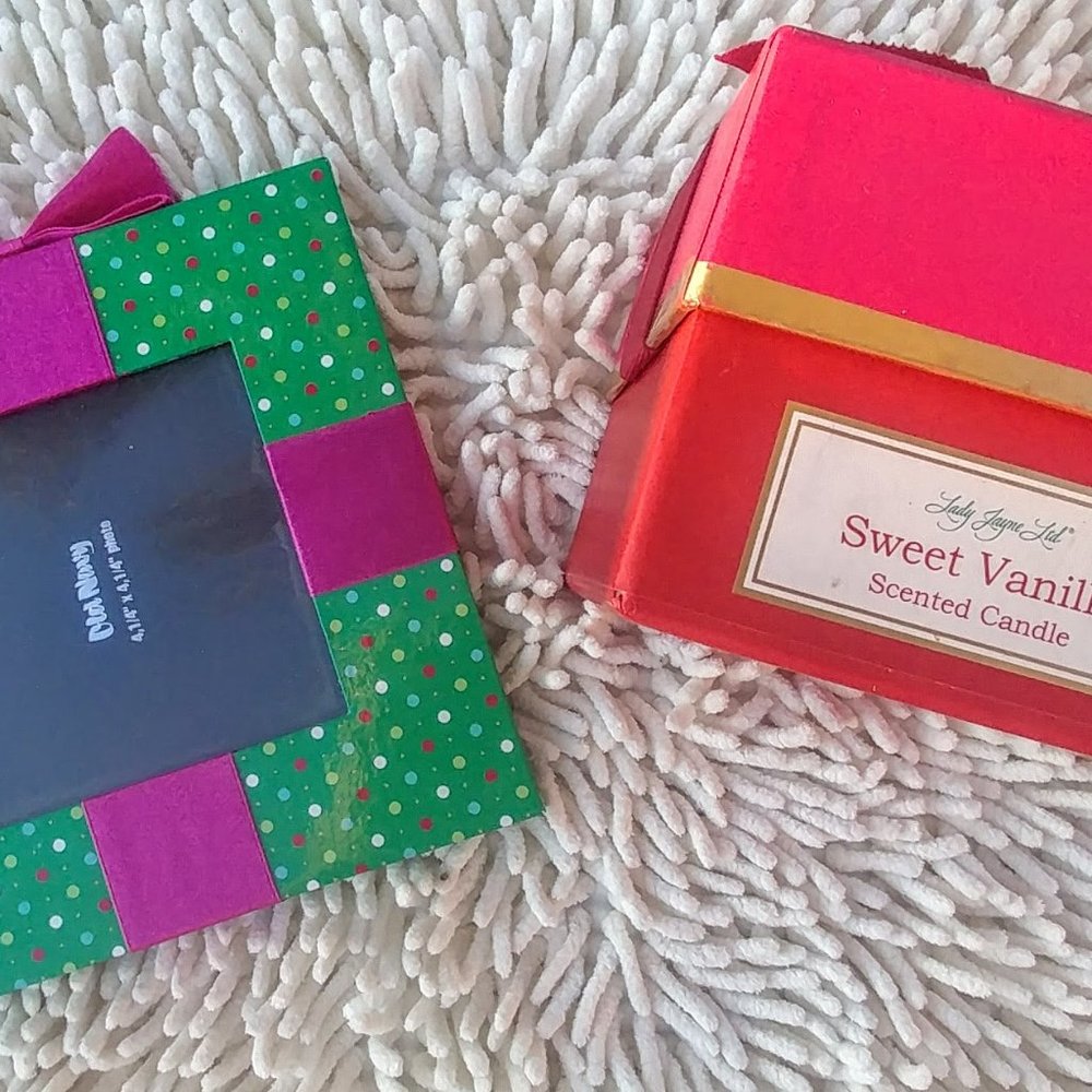 Bundle of two (2) Christmas items